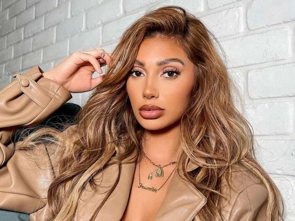 Chloe Veitch Bio - Wiki, Net Worth, Age, Height, Partner