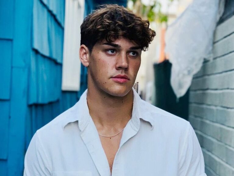 Noah Beck Noah Beck Biography, Age, Height, Girlfriend, Net Worth