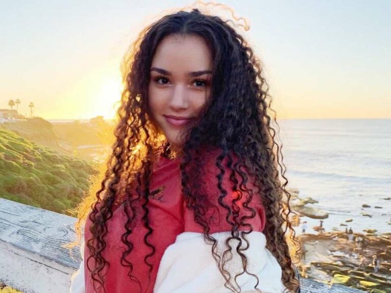 Gracie Haschak Bio, Age, Height, Boyfriend, Net Worth, Wiki Wealthy Spy