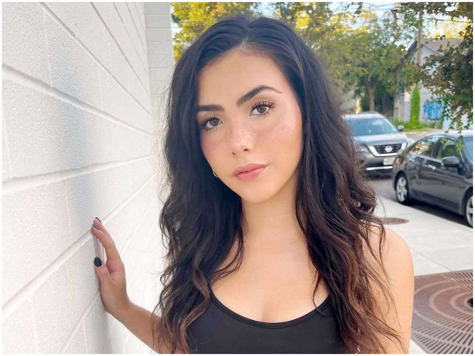 Andrea Botez (Chess Player) - Age, Birthday, Bio, Facts, Family, Net Worth,  Height & More